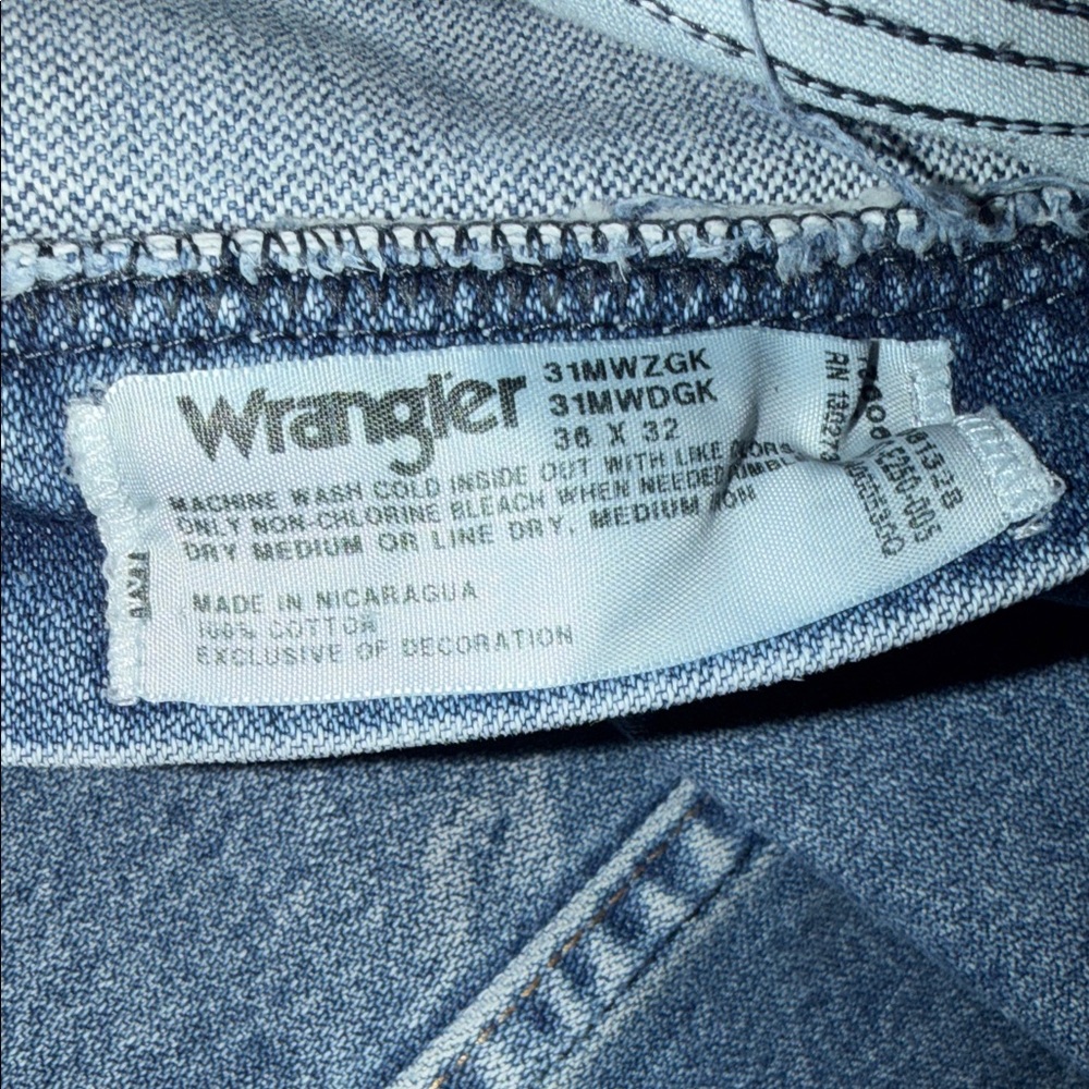 Wrangler Relaxed Fit 31MWZGK Jeans - Picture 2 of 2